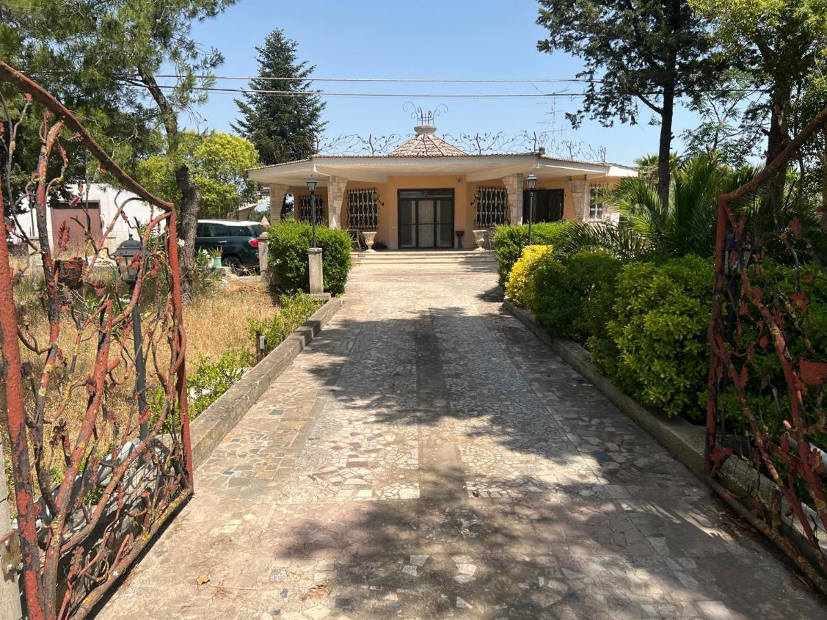 Villa L'Ottagono Con Cucina Parcheggio Privato Telecamerizzato E Wifi Gioia Del Colle Exterior foto