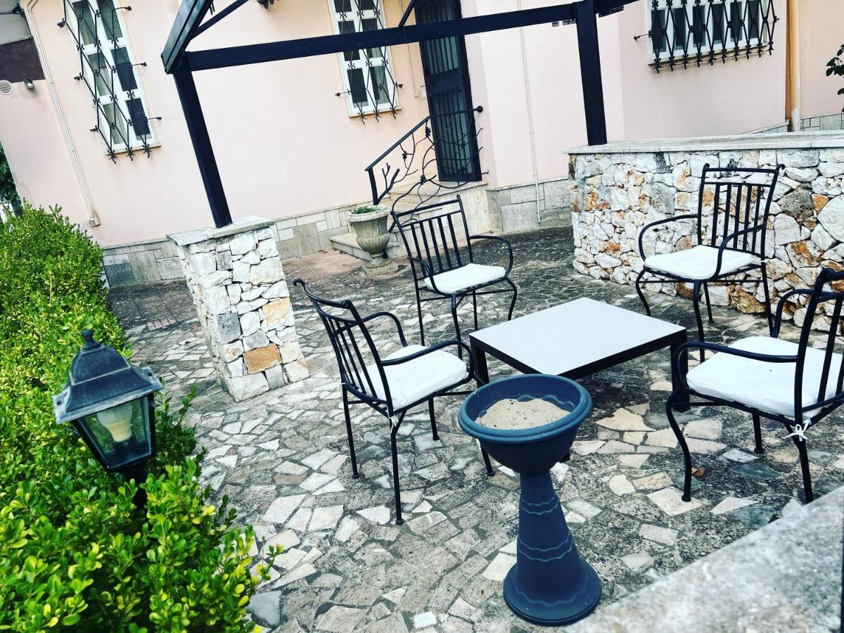 Villa L'Ottagono Con Cucina Parcheggio Privato Telecamerizzato E Wifi Gioia Del Colle Exterior foto